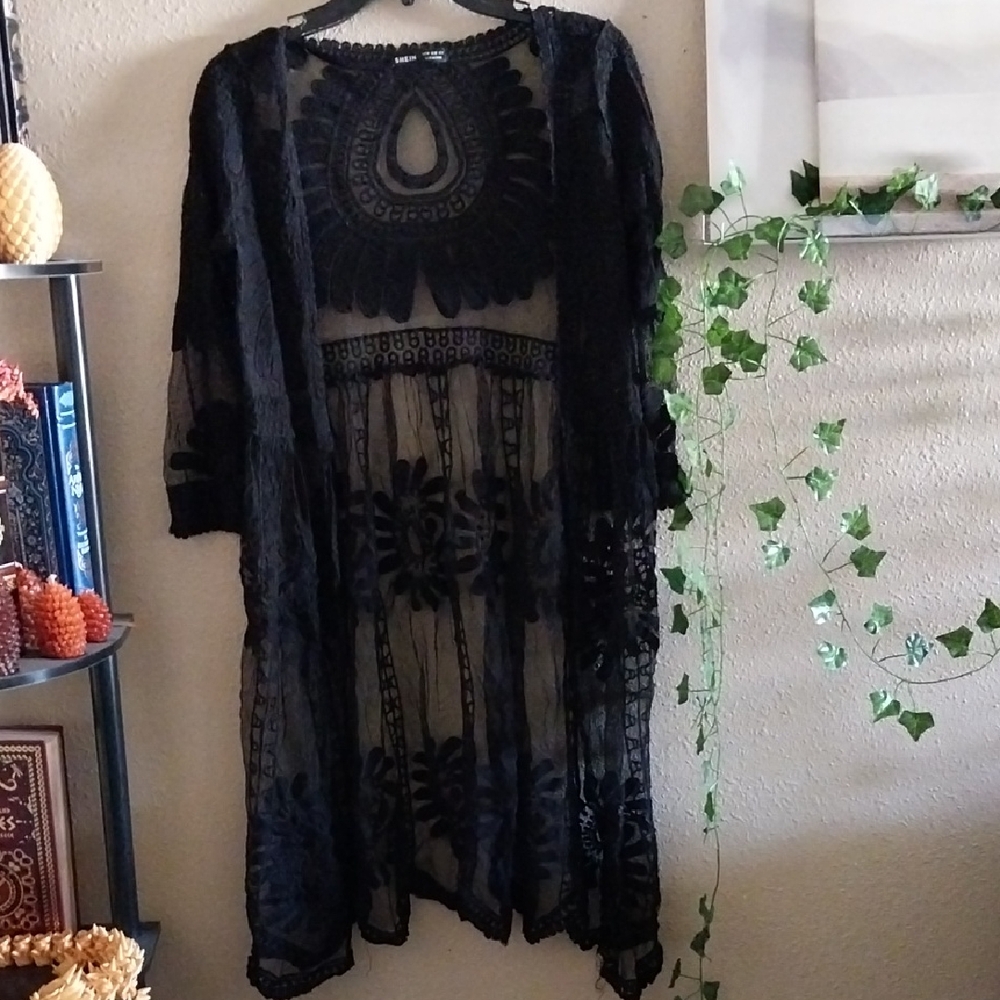 Women's Floral Lace Black Lace Detail Beach Coverup - Medium